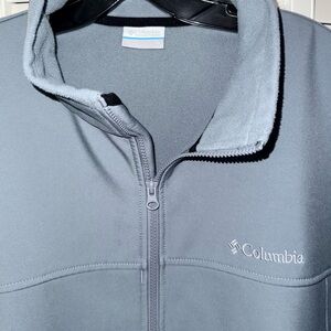 EUC Columbia Softshell Jacket - Gray. Size XL